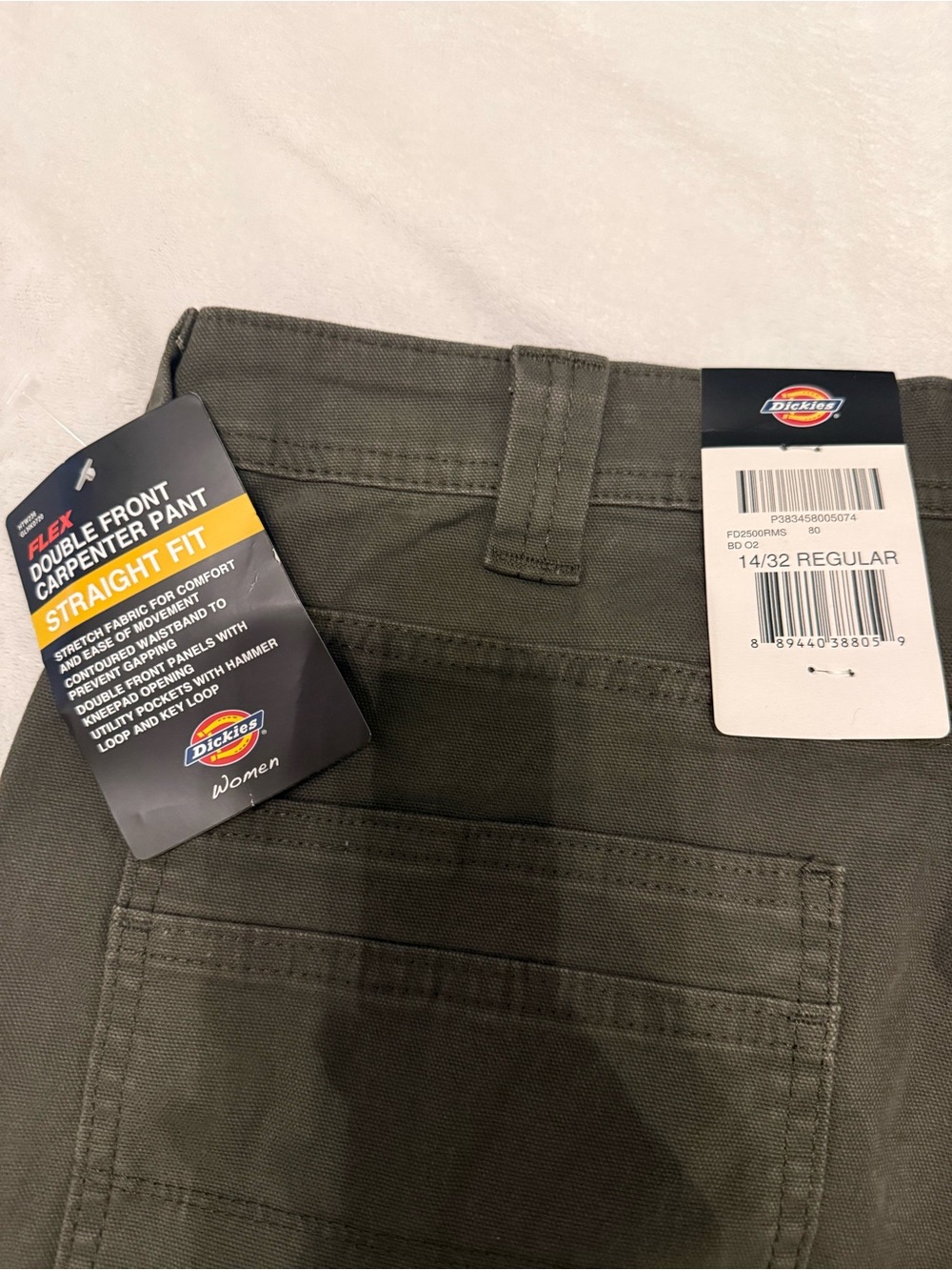 Dickies Women’s Straight Fit Carpenter Pants in Olive. NWT